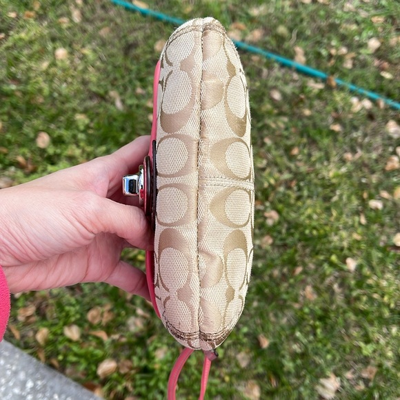 Coach wristlet - Picture 16 of 16